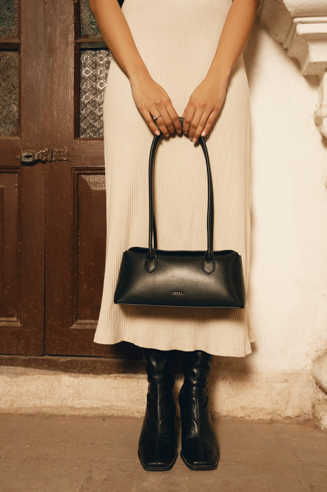 Kaia - Black